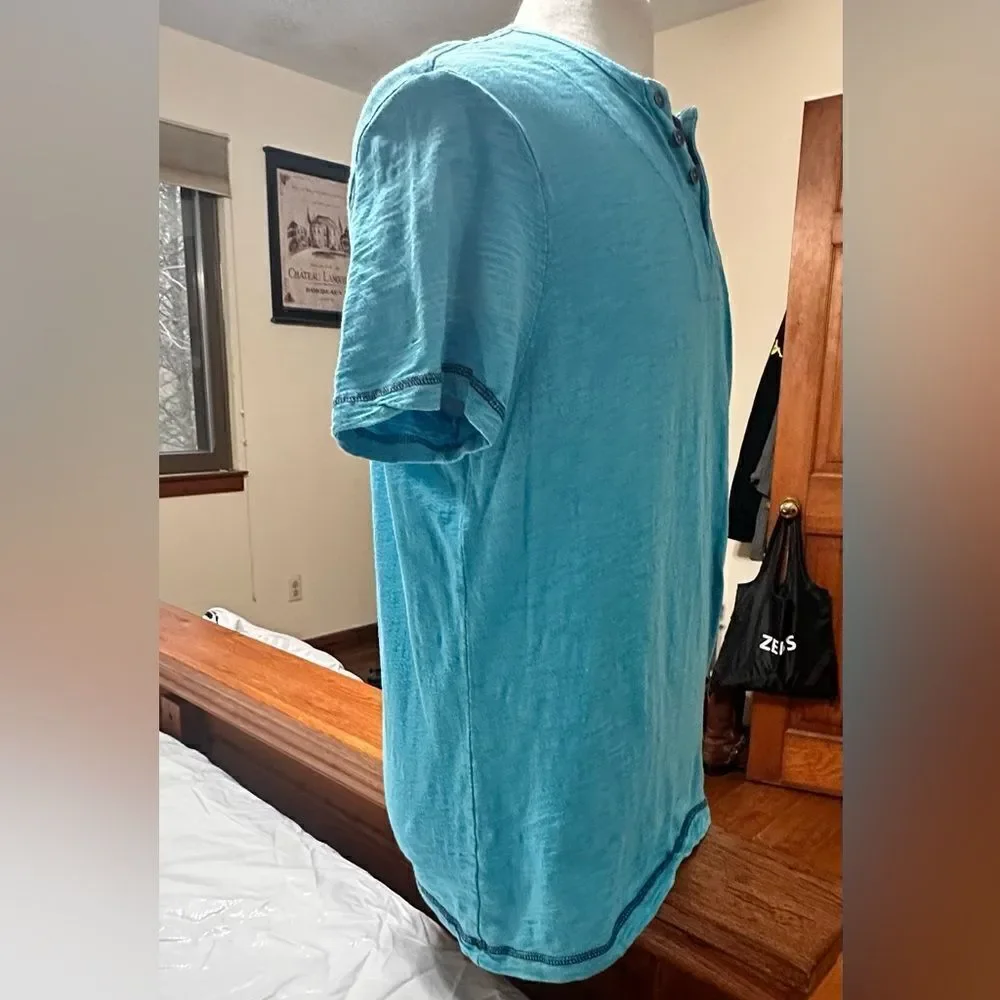 Guess Turquoise burn out Short Sleeve Henley T-shirt Size Large - Picture 6 of 12